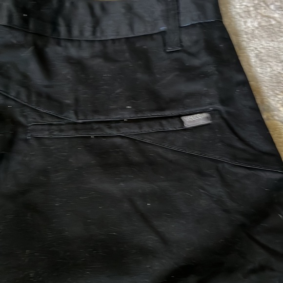 Mens Volcom shorts size 33 button front 4 pockets and one back button pocket - Picture 6 of 7